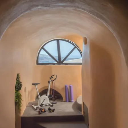 Sophia Privilege Oia (Santorini)