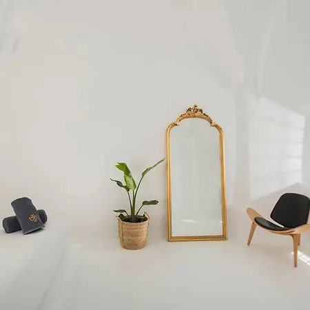 Sophia Privilege Oia (Santorini)